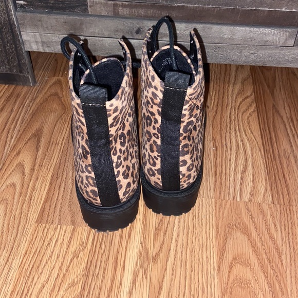 NWOT Forever 21 Leopard boots - Picture 4 of 9